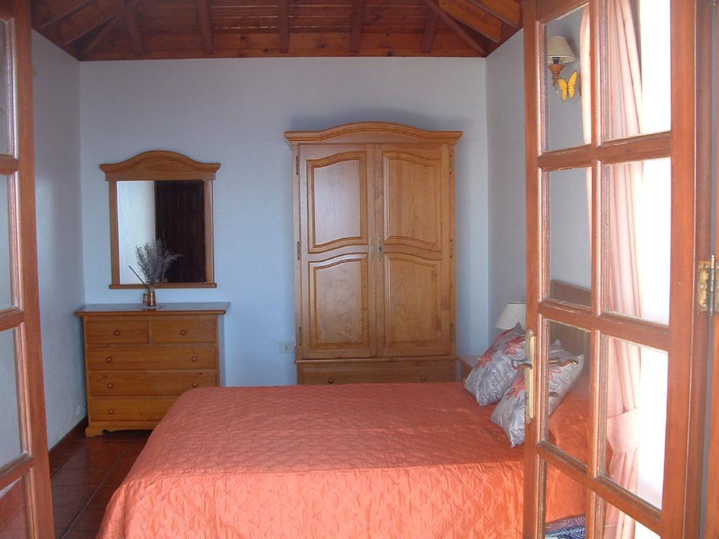 Casa Los Vinedos A Фуенкальєнте-де-ла-Пальма Екстер'єр фото