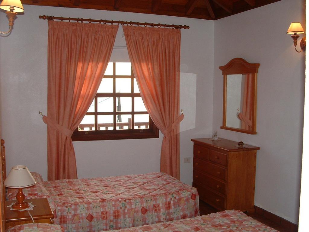 Casa Los Vinedos A Фуенкальєнте-де-ла-Пальма Екстер'єр фото